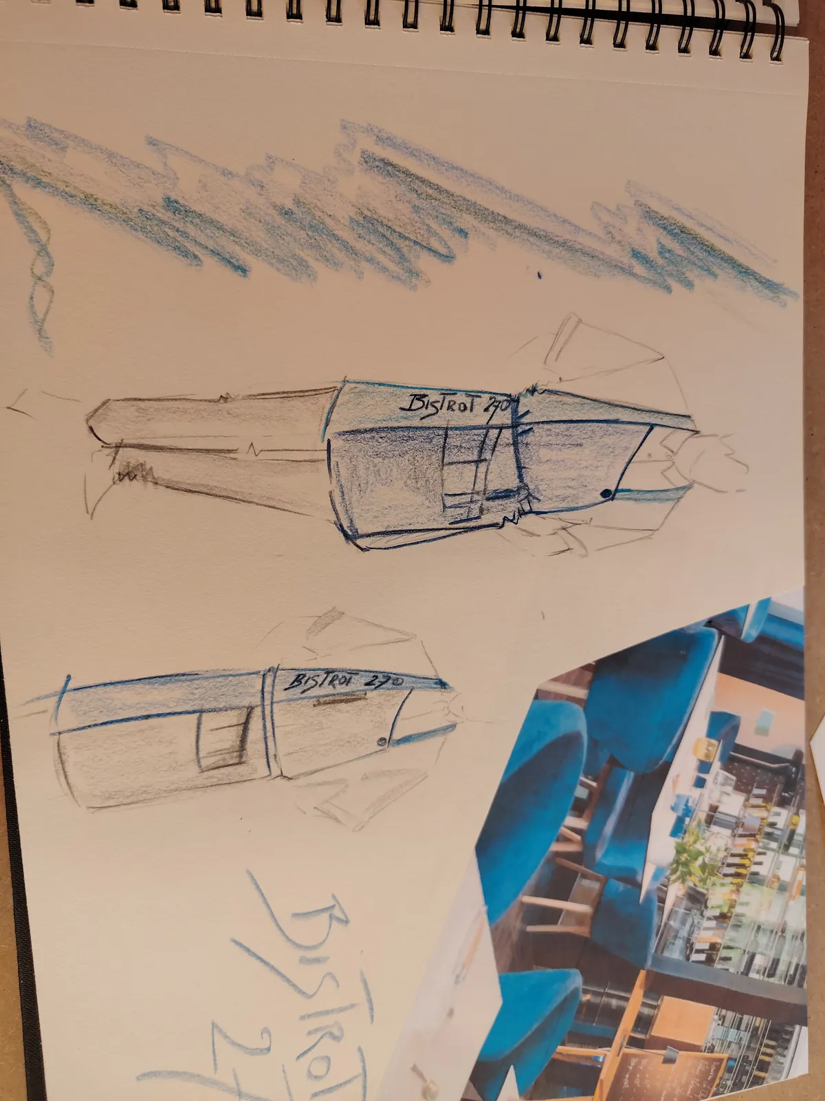 Croquis techniques au crayon d'une veste, annotés dans un carnet à spirale.